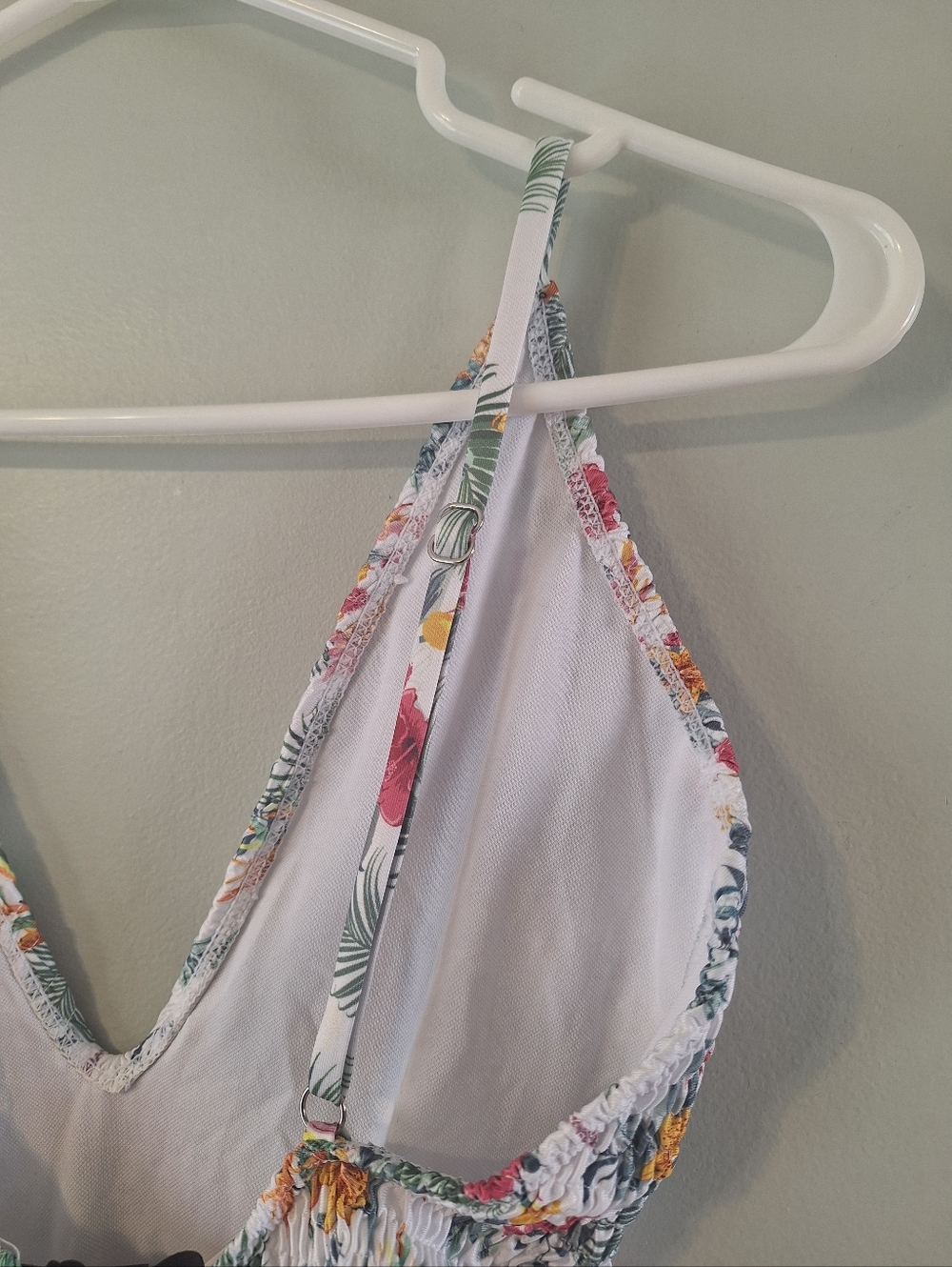 Missguided crinkle swimsuit in floral print - 6 - Picture 10 of 13
